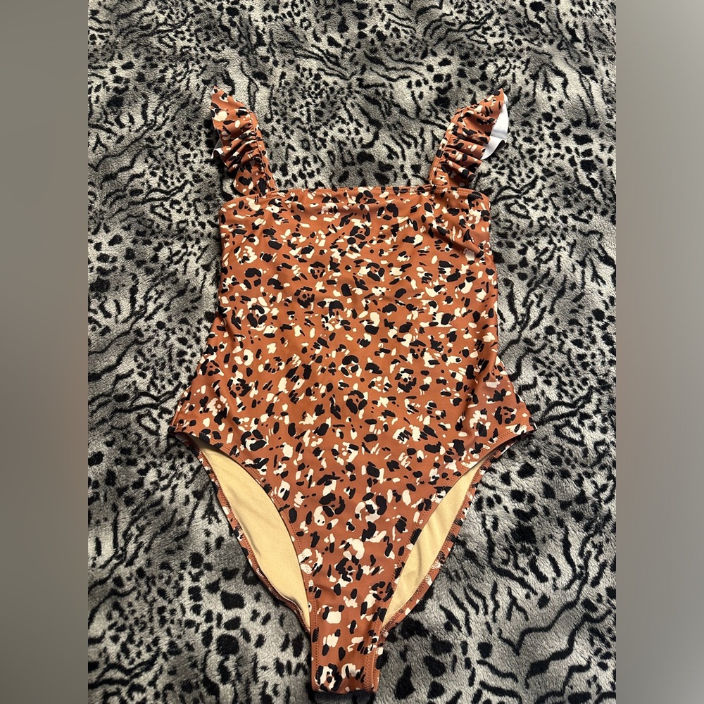 Ladies Old Navy swimsuit size lrg